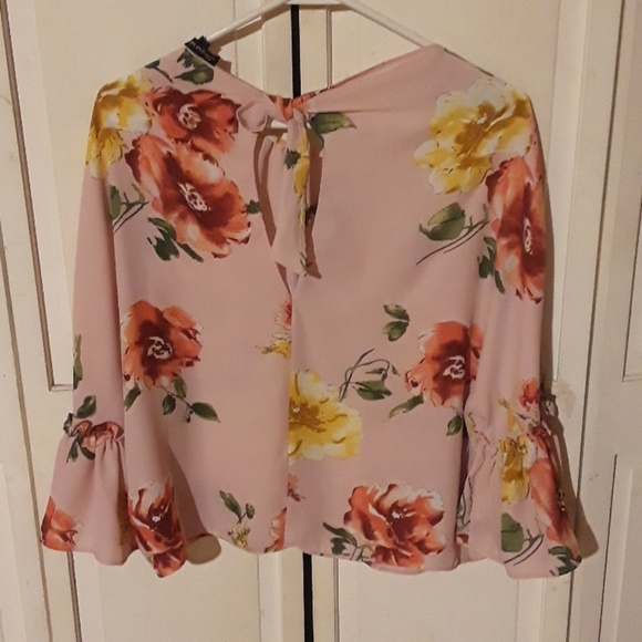 Beautiful floral pink tie in back top - Picture 2 of 4